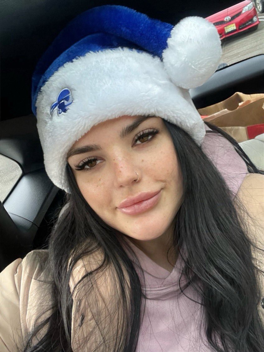 kelly_peanut523's tweet photo. left my soul @DanaONeilWriterβs Christmas party last night. never touching alcohol again. game day rally is probable #hoistem beat X π΄ββ οΈ https://t.co/kmy2ijzzat