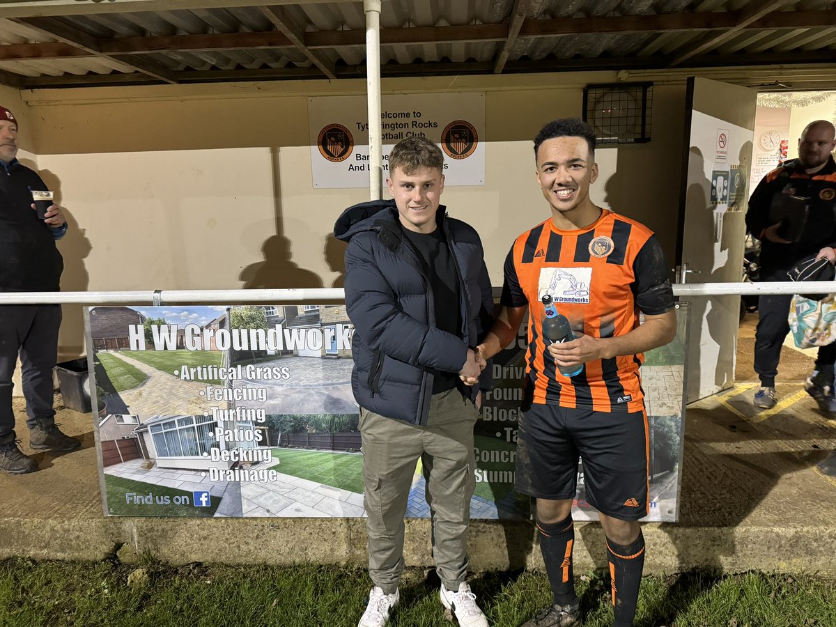 🟠⚫️

3-0 victory over <a href="/LongCrendonFC/">Long Crendon FC</a> 

Man of the match award presented by H W Groundworks to @Tarjijemaal 

 3 points in honour of our club legend and true gentleman Steve Smith 🕊️

Thank you for your support and Merry Christmas from the Rocks 🎅

<a href="/ThornburyRadio/">Thornbury Radio</a>