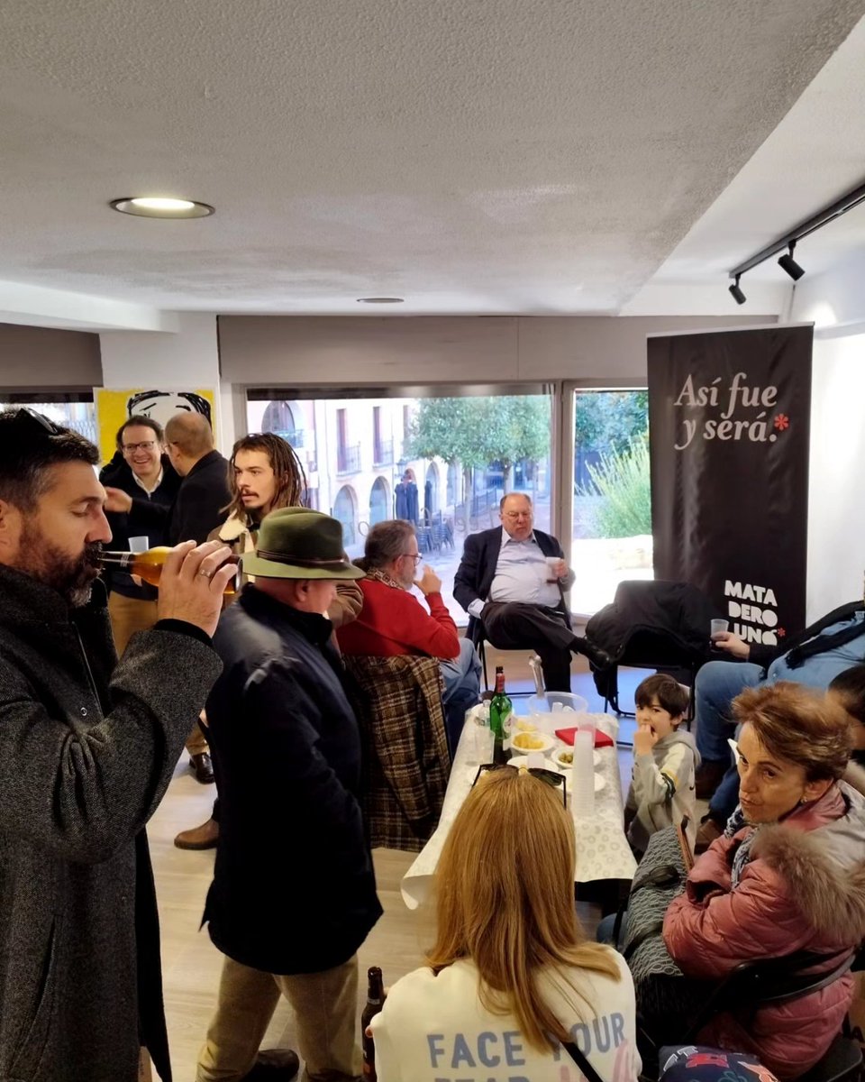 mataderounolib's tweet image. ¡¡¡Gracias!!! ✨✨✨

#vermú #booksforchristmas #navidadenasturias #mataderouno #oviedo #uviéu #oviedoescultura