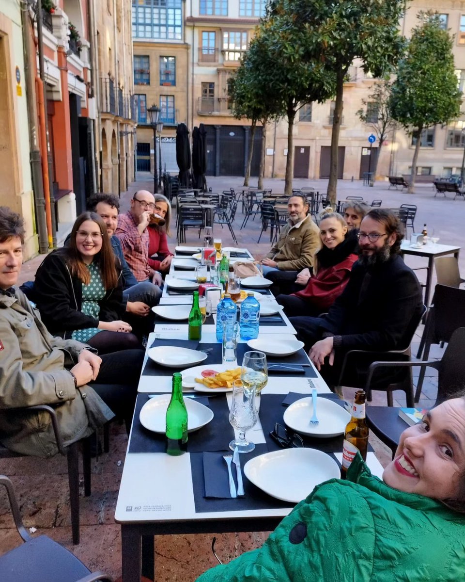 mataderounolib's tweet image. ¡¡¡Gracias!!! ✨✨✨

#vermú #booksforchristmas #navidadenasturias #mataderouno #oviedo #uviéu #oviedoescultura