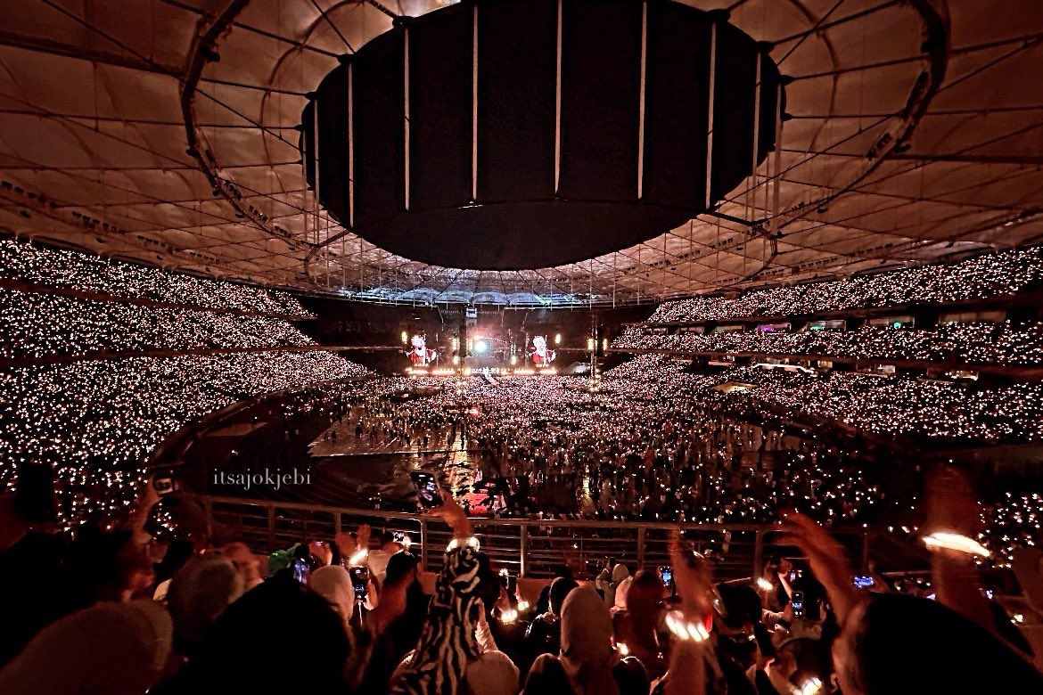 Just imagine this scene in bukit jalil national stadium but packed with Carats… organisers you know what to do 🤞 @pledis17_STAFF @pledis_17 @livenationmy @hellouniversemy @imemalaysia
