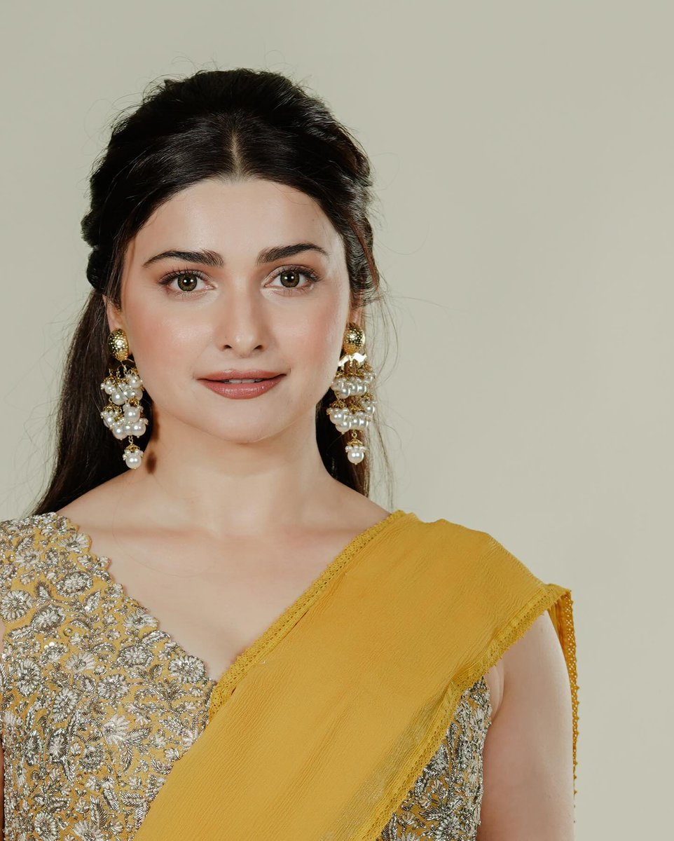 #PrachiDesai 🎉