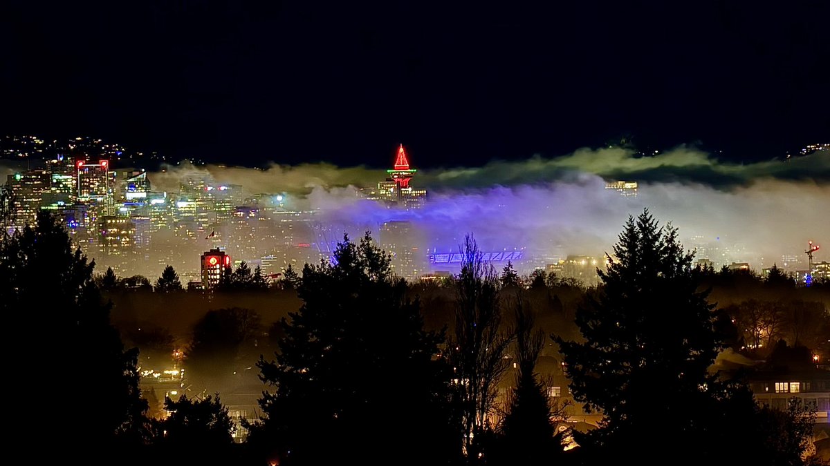 RyanVoutilainen's tweet photo. 2 days til Christmas, doing my own little countdown of my favourite shot from every month this year.
#Fog rolls across #downtown #Vancouver #BC w/ #HarbourCentre’s #Christmas lights rising above.
12 #December2023
#WeatherCountdown #2023inPhotos #ShareYourWeather #YVRwx #BCwx https://t.co/IuBZObqRF6