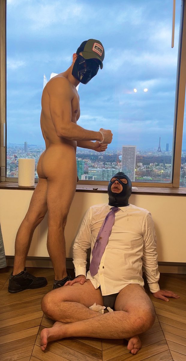 How i educate pigs, while i train my flexibility 🤸🏾‍♂️💩😎