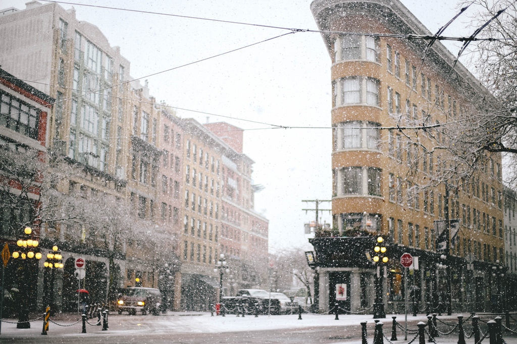 Gastown, nestled in the heart of Vancouver, is a charming neighborhood steeped in history and modern vibrancy. Known for its cobblestone streets and iconic steam clock, Gastown exudes a nostalgic charm.

Photo credit 📸: @elorakae
#roboair #robo #robomarket #theworldwidelocal