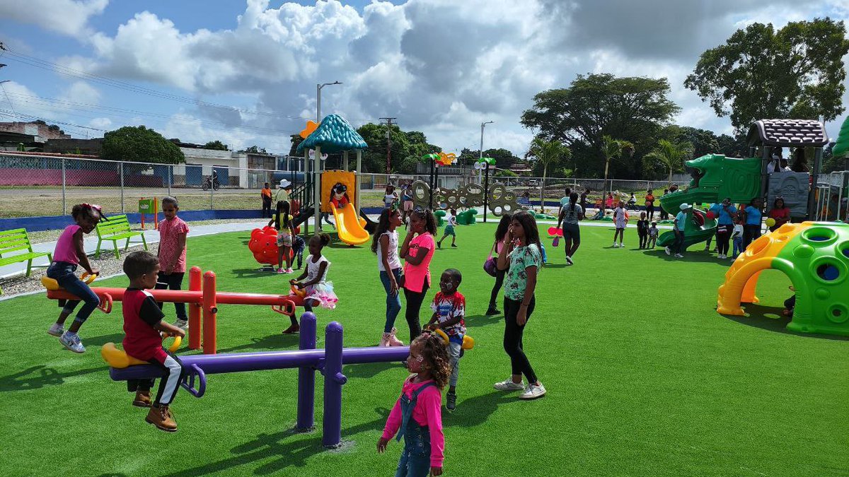 mirandoafuturo's tweet photo. El Gobernador Héctor Rodríguez entregará los primeros 10 parques biosaludables a comunidades de la entidad, a fin de promover la actividad física. #ElFuturoEsAhora #Miranda #24Dic https://t.co/01GJCmNSAO https://t.co/1xhMcZzPrP