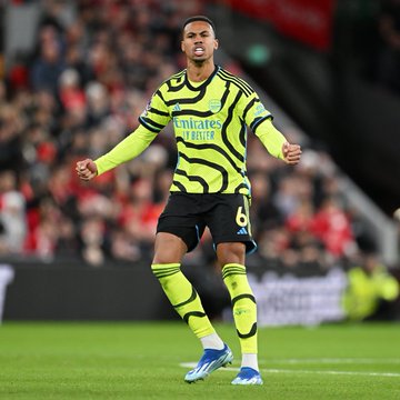 Gabriel heads Arsenal in front of Liverpool