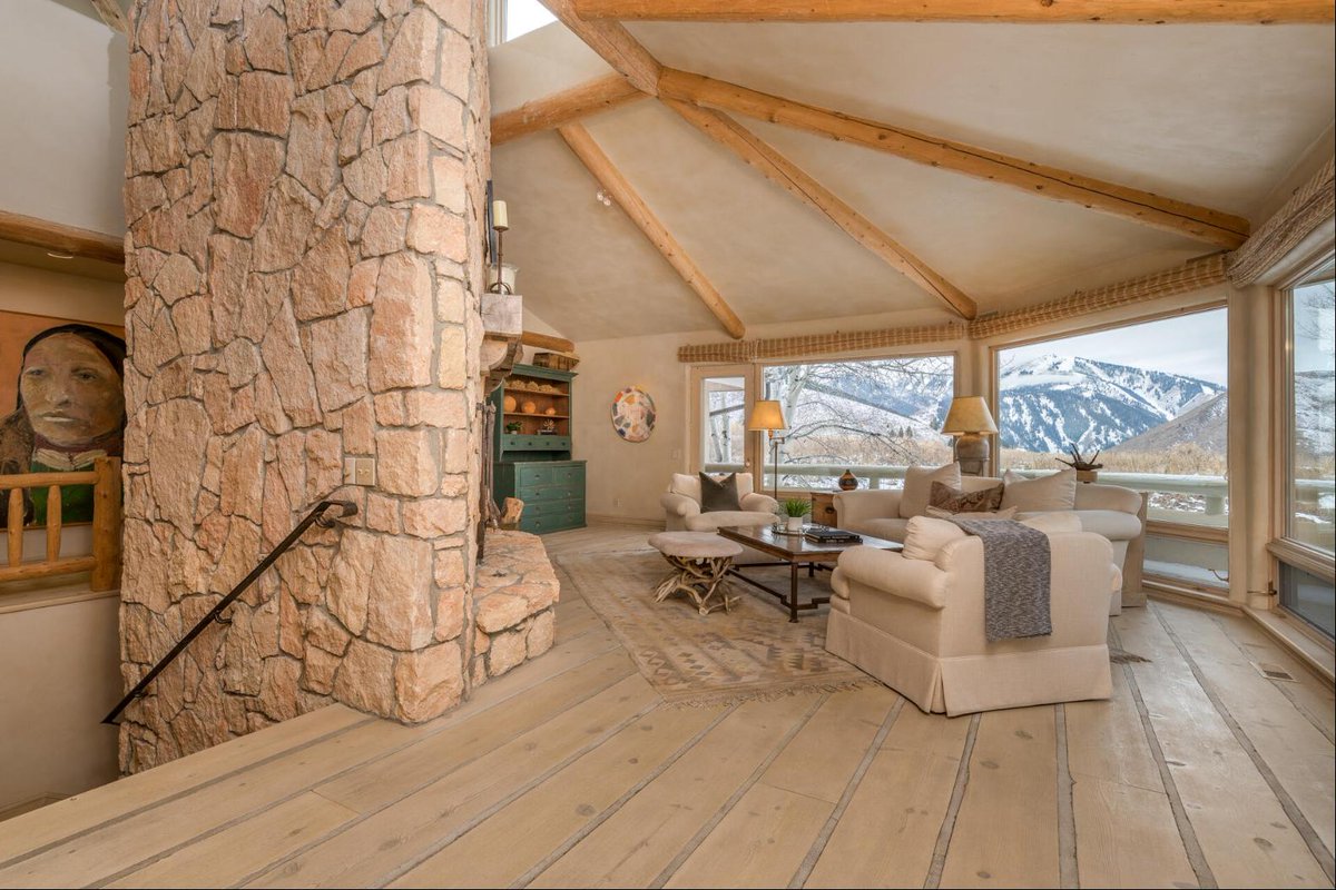 propgoluxury's tweet photo. FOR SALE - 226 Bluebell, Sun Valley ID 83353 https://t.co/6o0lJqHiCV https://t.co/SzCew0GklP