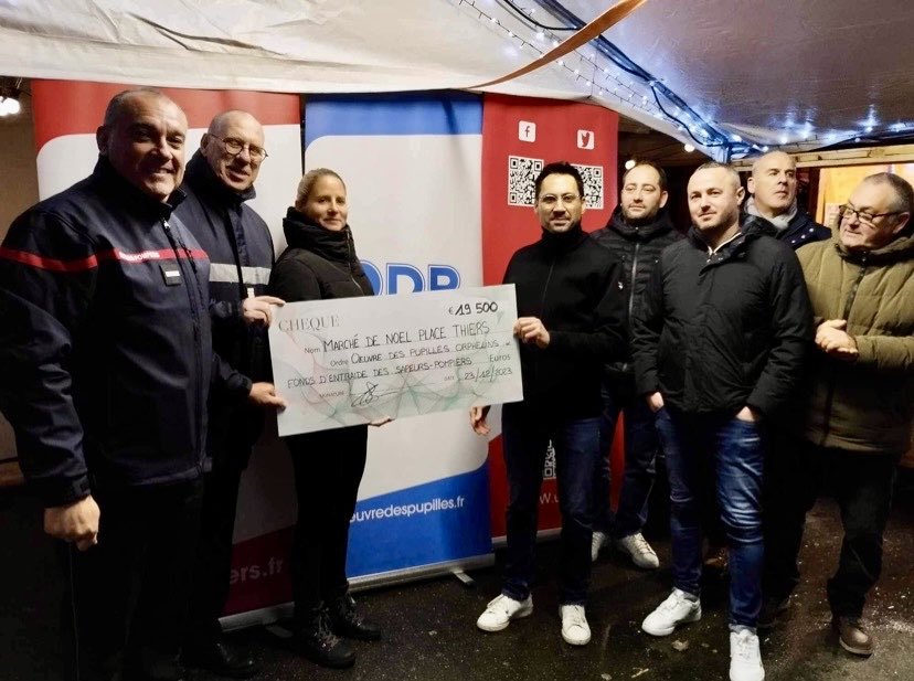 L’amicale des sapeurs-pompiers de Pont-à-Mousson a défié le vent d’hiver en organisant un marché de Noël au profit des pupilles de l’⁦<a href="/OdpPompiers/">ODP Sapeurs-Pompiers de France</a>⁩. Le chèque de plus 19000€ répond à ⁦<a href="/GregoryAllione/">Grégory Allione</a>⁩ qui gravit l’Aconcagua. ⁦<a href="/PompiersFR/">Pompiers de France</a>⁩ <a href="/udsp54/">UDSP54</a> <a href="/sdis54/">SDIS 54 Pompiers</a>