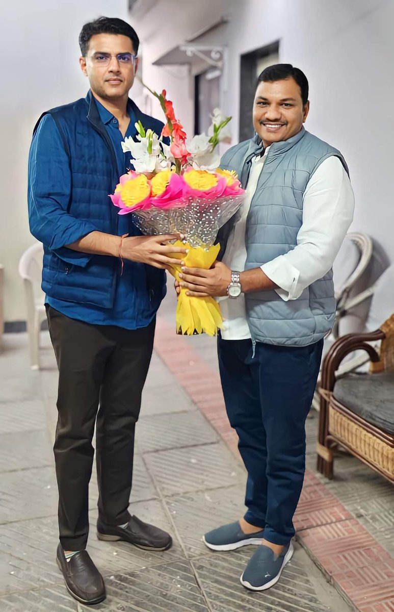 NavinNagar11's tweet photo. श्री सचिन पायलट जी को कांग्रेस पार्टी के राष्ट्रीय महासचिव एवं छत्तीसगढ़ प्रभारी बनाए जाने पर बहुत-बहुत बधाई एवं उज्जवल भविष्य की शुभकामनाएं।
शुभेच्छु: टीम @iShivrajGunjal
कोटा
,@INCIndia @INCRajasthan @SachinPilot @INCRajasthan https://t.co/u7InHcpla1