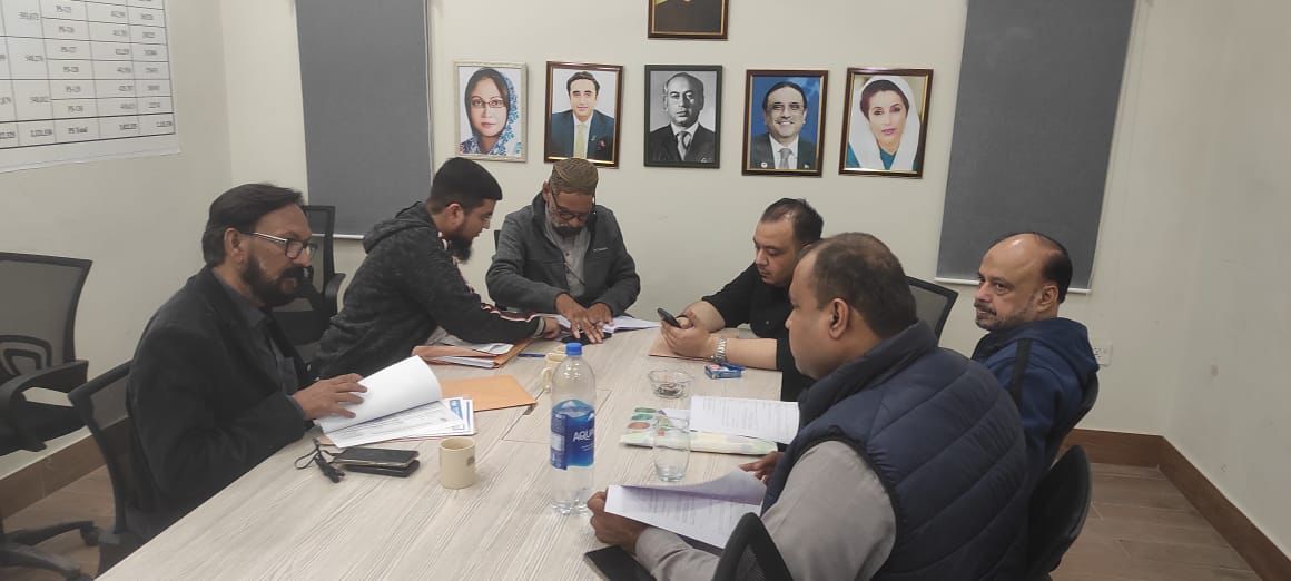 ElectionCellpp's tweet photo. ڈسٹرکٹ سینٹرل کے پیپلز سیکیٹریٹ میں کاغذات نامزدگی کے حوالے سے الیکشن سیل اور امیدواروں کی جانچ پڑتال کا کام جاری

@iDrAsim @MediaCellPPP @BBhuttoZardari @FaryalTalpurPk @PPPDigital_ @tauqeerahmedd https://t.co/2kEqqjvNXH