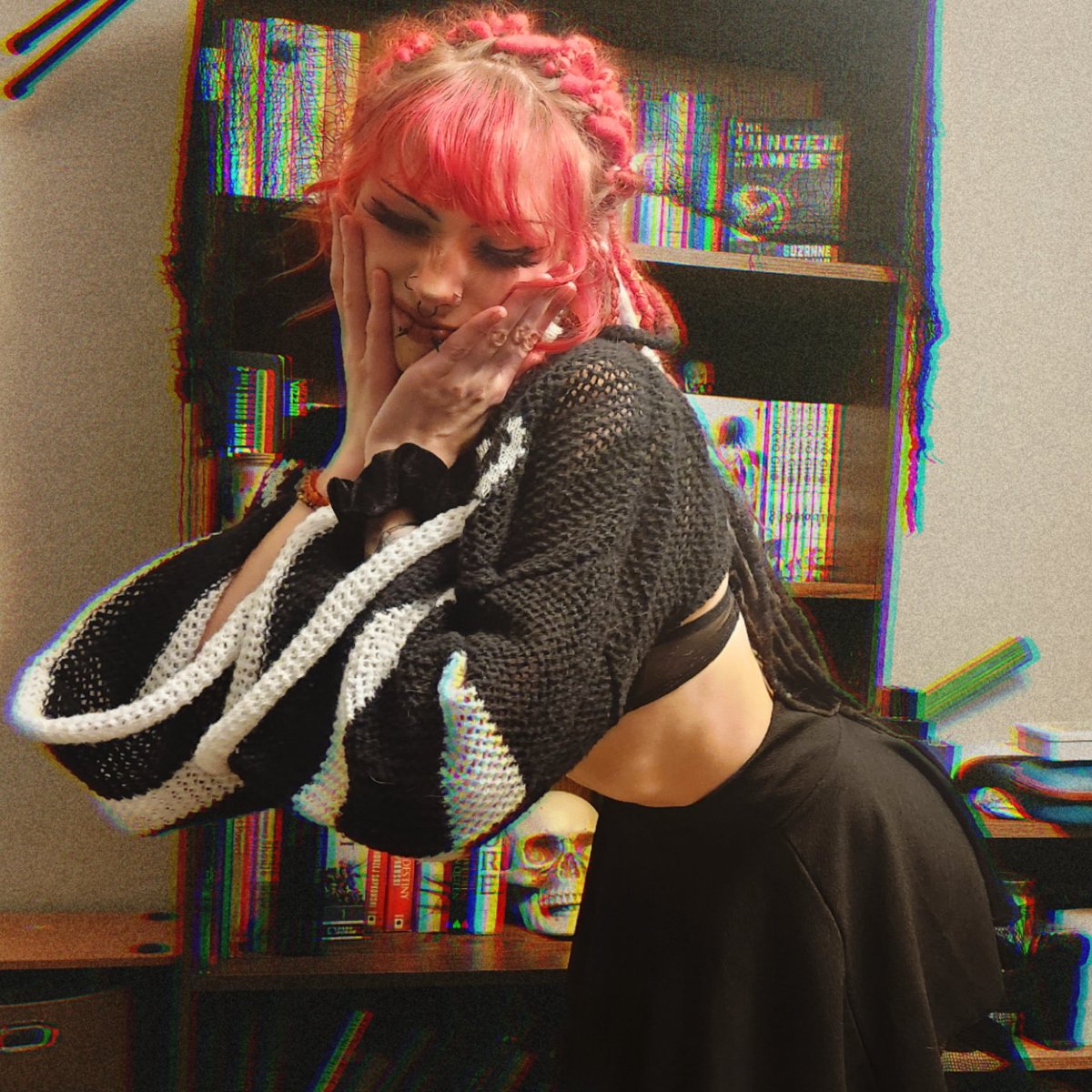 TheLilithLure's tweet photo. Hii my names Lily!,, just a 19 y/o goth girl starting out the different pieces of streaming &amp; content creation (:
You can find me on all my sites here https://t.co/cbeH5J10r9🖤
#gothgirl #gamergirl #ContentCreator #piercings #tattoos #tiktok #twitchstreamer #model https://t.co/kAx9DFMWbC