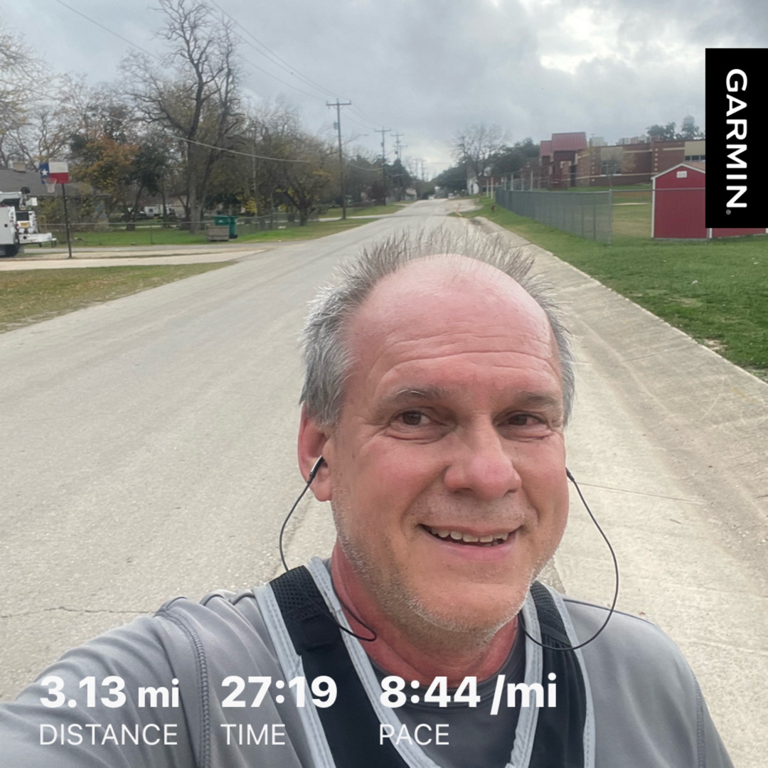 MontyFender10's tweet photo. A quick weekend tempo run in 60+ degrees. Gotta love these So TX winters! Hope everyone has a great weekend! #BeatYesterday #running #runningafter50 #runchat #brooks #runhappy https://t.co/Ql1wtZox1V