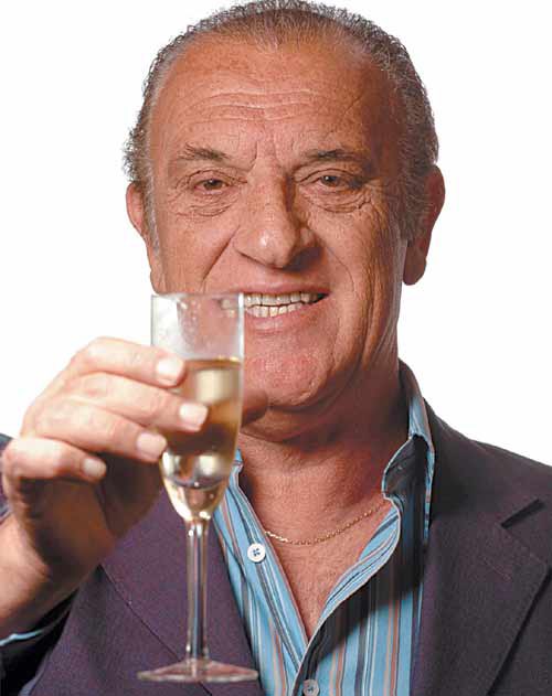 Alfio_Basile's tweet image. Feliz Navidad y el mejor 2024!!! Un brindis con mi corazón y gracias por tanto cariño!!! 

✍️ Coco Basile de Palermo