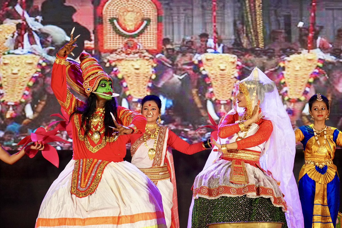 <a href="/poonam_mahajan/">Poonam Pramod Mahajan</a> <a href="/parag_alavani/">parag alavani</a> <a href="/parlemahotsav/">Parle Mahotsav</a> Parle: Cultural capital of Mumbai!

Inaugurated the 23rd ‘Parle Mahotsav’ at the Vaman Mangesh Dubhashi Maidan in Vile Parle. 
The organiser of this festival MLA Parag Alavani, MP Poonama tai Mahajan, prominent sportsperson from Parle, resident artists, and other dignitaries were