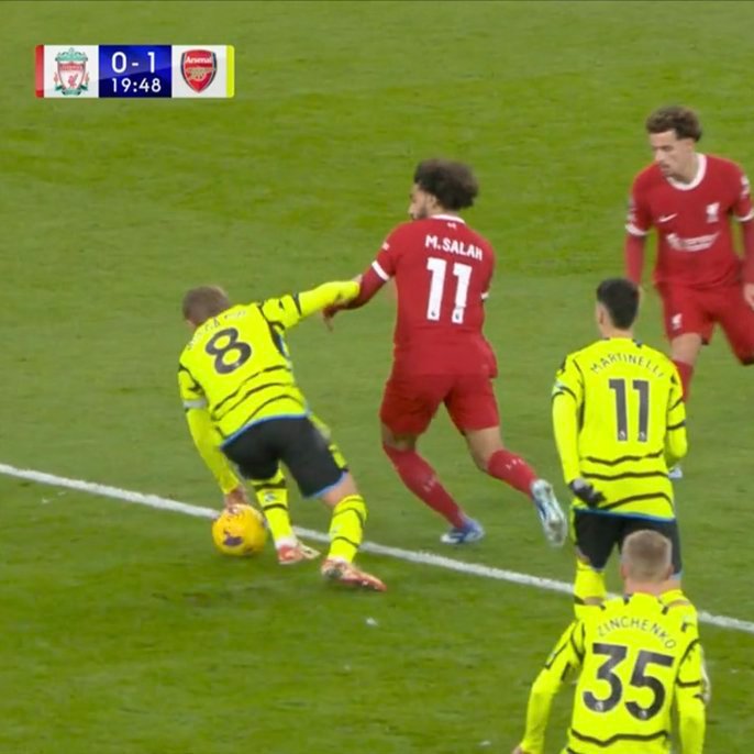 TrollFootball's tweet photo. Odegaard playing Basketball in the box against Liverpool. Is there anything he cannot do? https://t.co/8BXHKwE5nG