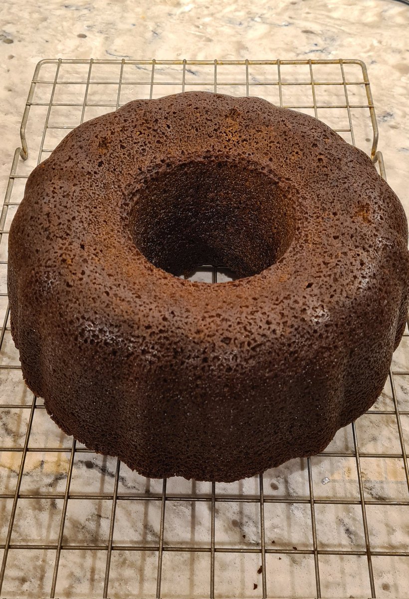 LShekell's tweet photo. @nancybbakes 
I used your fab lining paste for my very sticky cider and spice cake. Turned out perfectly! Thank-you! https://t.co/azwpeoRxQC