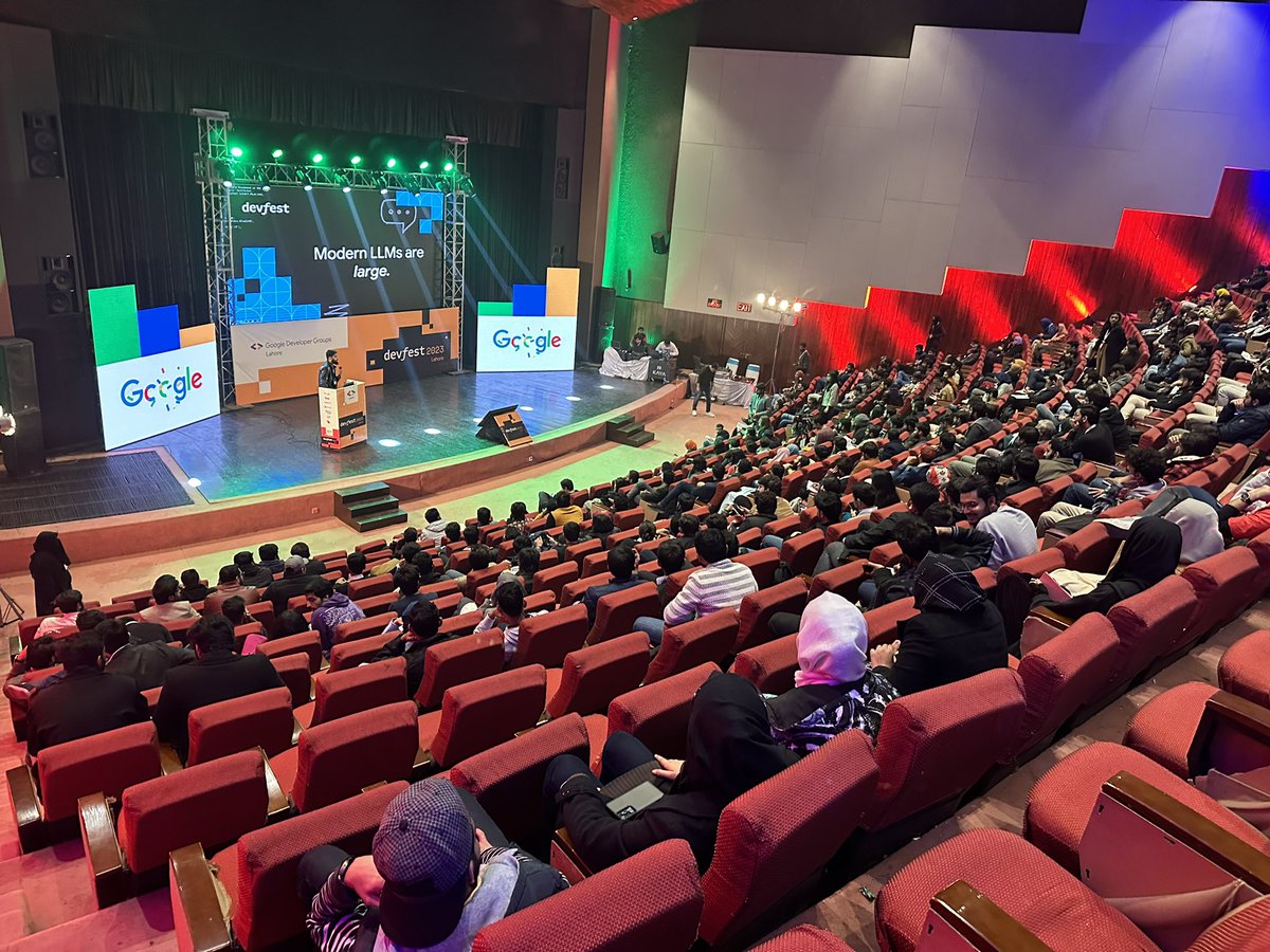 MahrukhRaza05's tweet photo. I appreciate @Googleβs continuous contribution to shaping students' skills and careers.
Also, kudos to #DevfestPk team and #GDG Community.
#DevFestPK #GDGLahore #Pakistan https://t.co/hc1OmzkjNk