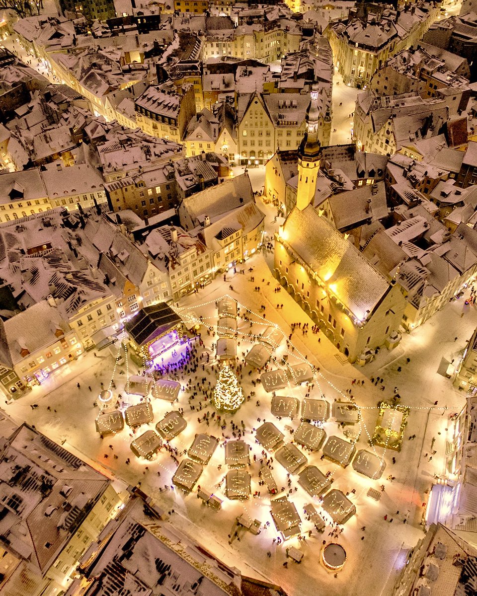 The Xmas market in Tallinn, Estonia is the site of the first Xmas tree, part of a ritual in 1441, when unmarried merchants sang and danced around a tree, which they then burned.
Pagan rituals often sound like Burning Man.  :)  🎄🔥
— My homeland photos:  flickr.com/photos/jurvets…