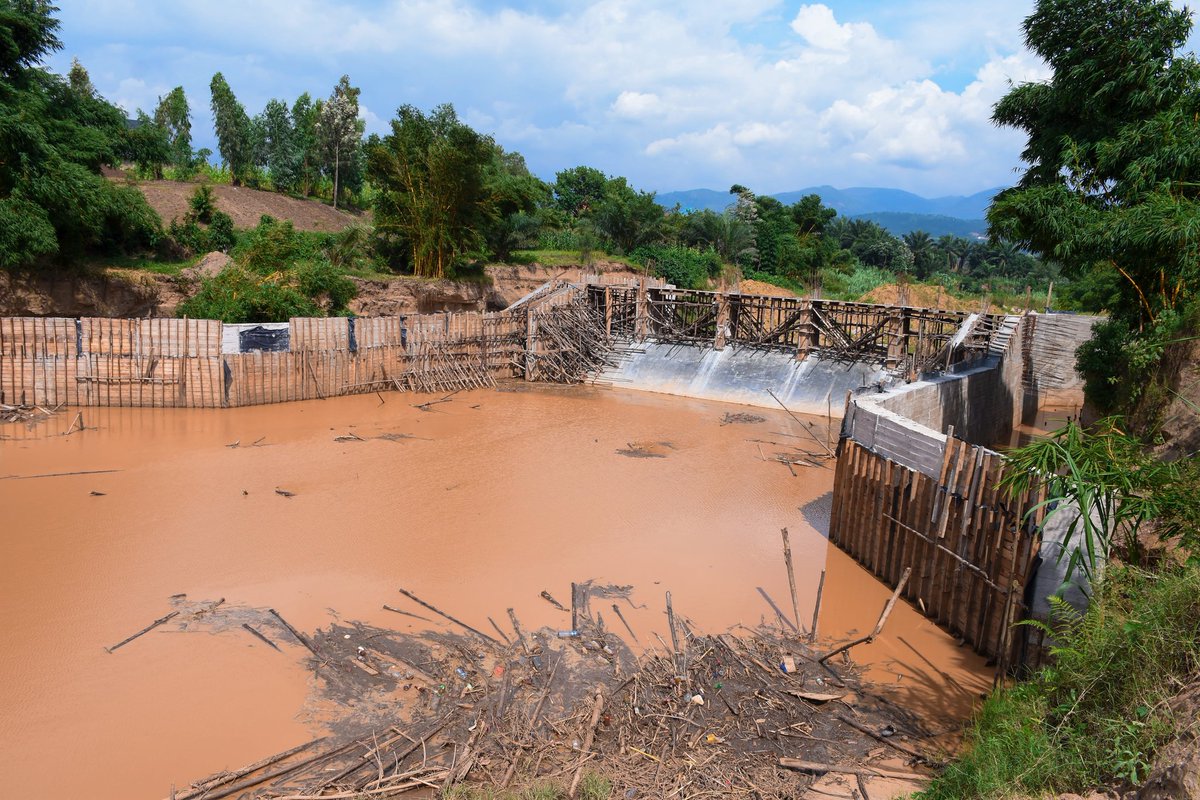 23/12/2023: Visite conjointe des 3 barrages d'irrigation en cours de construction sur les rivières #Mutimbuzi, #Gikoma et #Murago, par le Ministre du @BMineagrie, Ir. Prosper DODIKO et son homologue, @Capt_Dukundane, Ministre du @MielsBurundi.