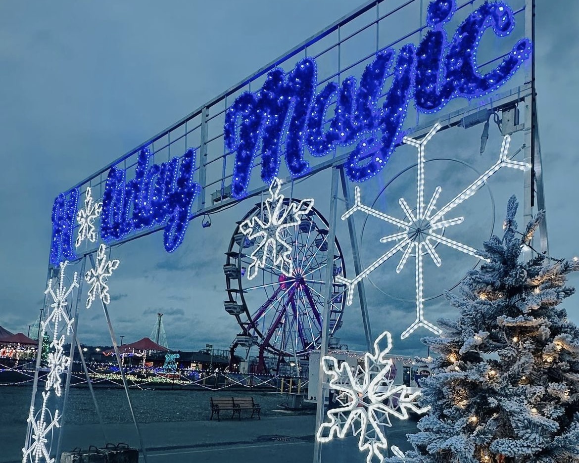 UW's tweet photo. Join @wastatefair for the final day of 'Holiday Magic!' Don't miss out on this event filled with activities & entertainment. π #WashingtonWeekend
Limited tickets available onsite by the blue & green gates.
More info: https://t.co/3zEnISWb5a
π·: Washington State Fair https://t.co/isqJNnMIXL