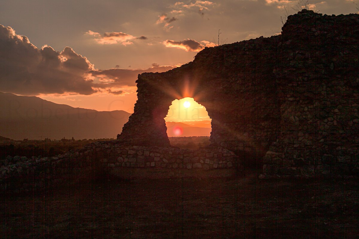 rocaphotography's tweet photo. Tramonto a Peltuinum. 
Abruzzo,Italy. 
#peltuinum #abruzzo #laquila #Italia #italy #scenery #photooftheday #picoftheday #photography #nature #sunset #sunsets #tramonto #tramonti #sun #archaeologicalsite #canonphotography #canon #italianphotography #robertocastigliaphotography https://t.co/4iMBWYjk3m