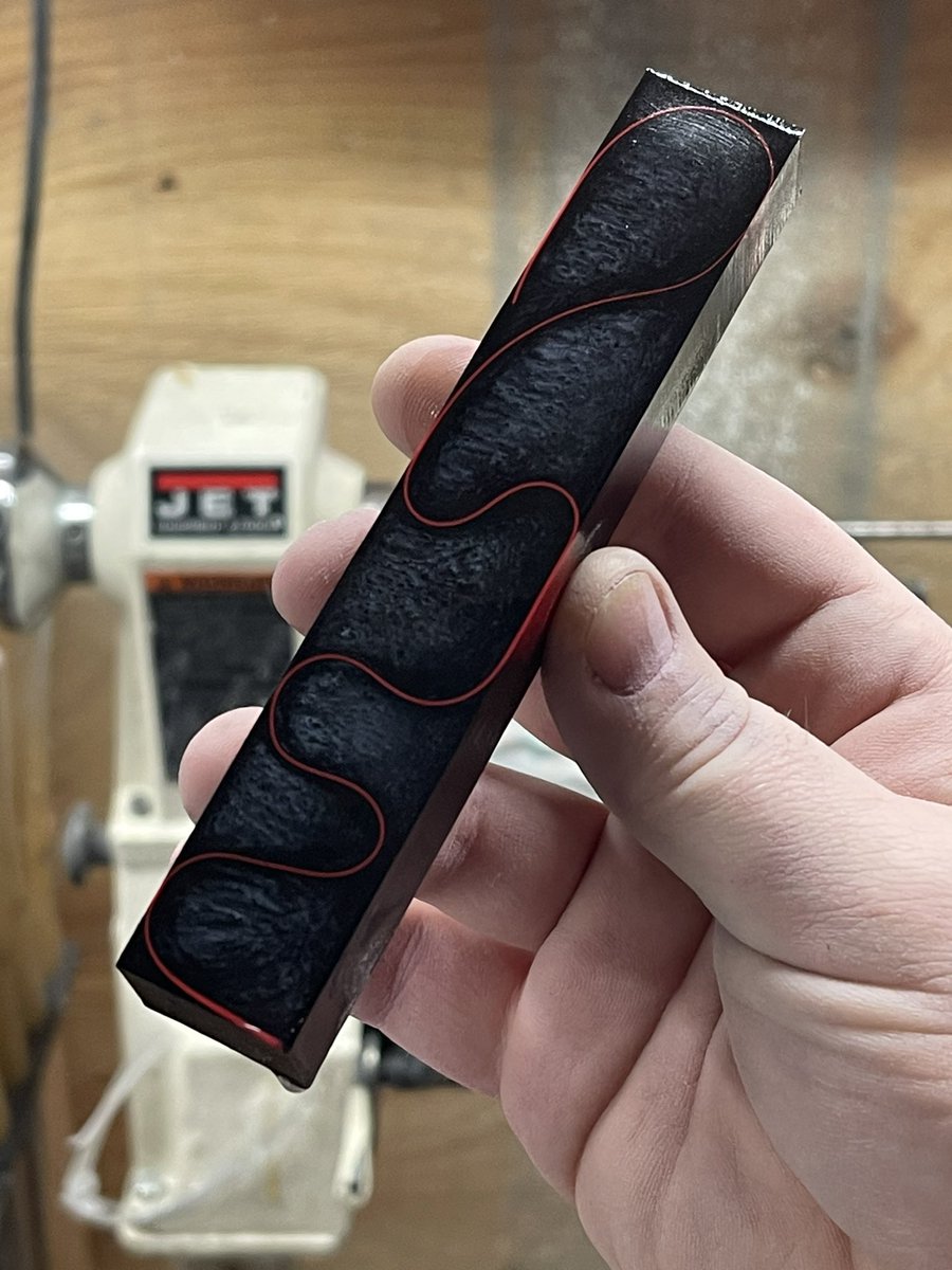 AnubisArmory's tweet photo. My latest creations! These are a few snapshots of an order of 20 pens 😸 These were inspired by @resinwerksstudio, his tutorials on how to pour ribbon pen blanks helped me immensely! 

#christmasgifts #handmade #resinart https://t.co/hDZrMhqYUl