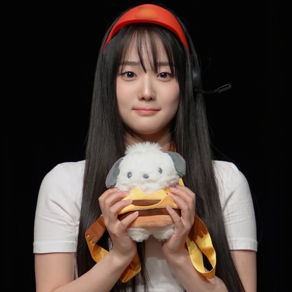 triplesssanrio's tweet photo. the literal human embodiment of pochacco :3 https://t.co/i9EYDH6xO2