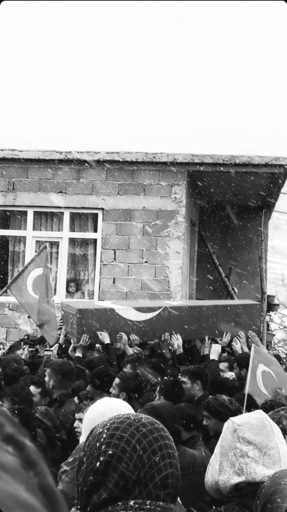 Pençe - Kilit Operasyon Bölgesinde hain terör örgütünün saldırısı sonucu son 24 saatte 12 şehit verdik.
12 Şehit, 12 can, 12 aile...
Acımız çok büyük.
Aziz milletimizin başı sağolsun.
