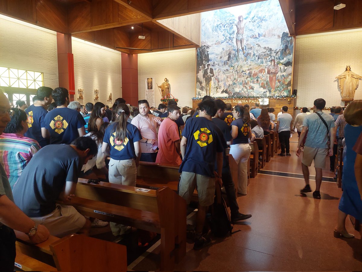 cbsantiago's tweet photo. El CBS y la familia bomberil se reunieron en Parroquia Los Castaños para hacer un llamado a la esperanza y pedir por la salud del Voluntario Joaquín González Moore, de @bomba18cl, gravemente accidentado en incendio del 17 de diciembre.
@parroquialc
@MuniVitacura
#BomberosSantiago https://t.co/3ec2hF6FMU