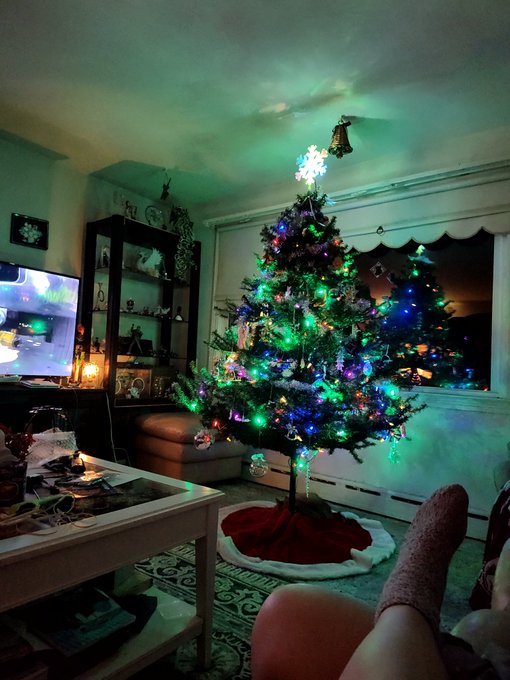 Merry Christmas everyone,and a happy new year coming up. 💋 https://t.co/iwrqirg1eC