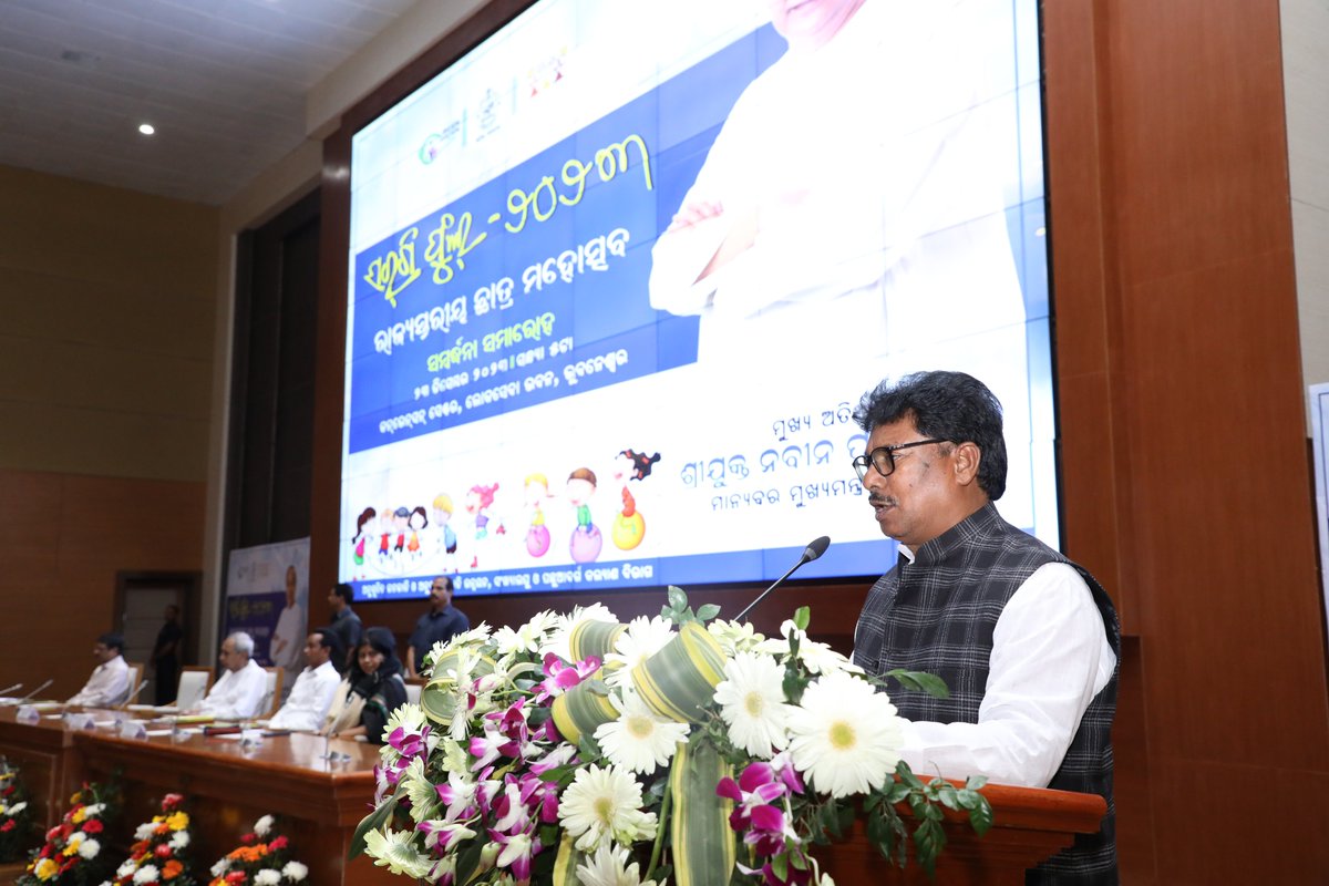 scstdevdept's tweet image. Shri Sudam Marandi, Honourable Minister, School &amp;amp; Mass Education, Odisha, shares his insights during the felicitation ceremony of Zonal #Sargiful-2023 winners.
#janajati #sanskruti #pragati #indigenous #systemenablers #forthefutures