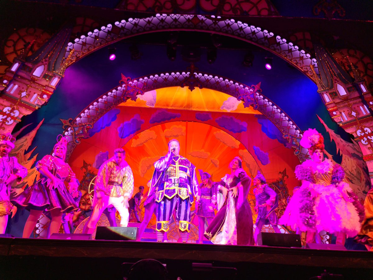 FIJI1983's tweet photo. Had such an amazing time at Sleeping Beauty #ReadingPanto @Thehexagon @CarlT_Official cast were all stunning as usual! Can't wait until next year! https://t.co/cqzVDfgqDv
