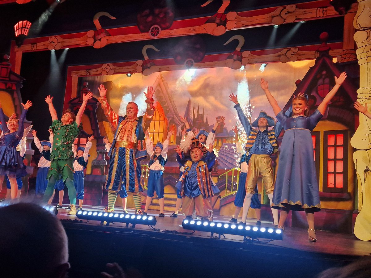 LindseyOver1's tweet photo. Another cracking panto at @VenueCymru  this morning! It was very very funny! https://t.co/hUXYdxIdTN