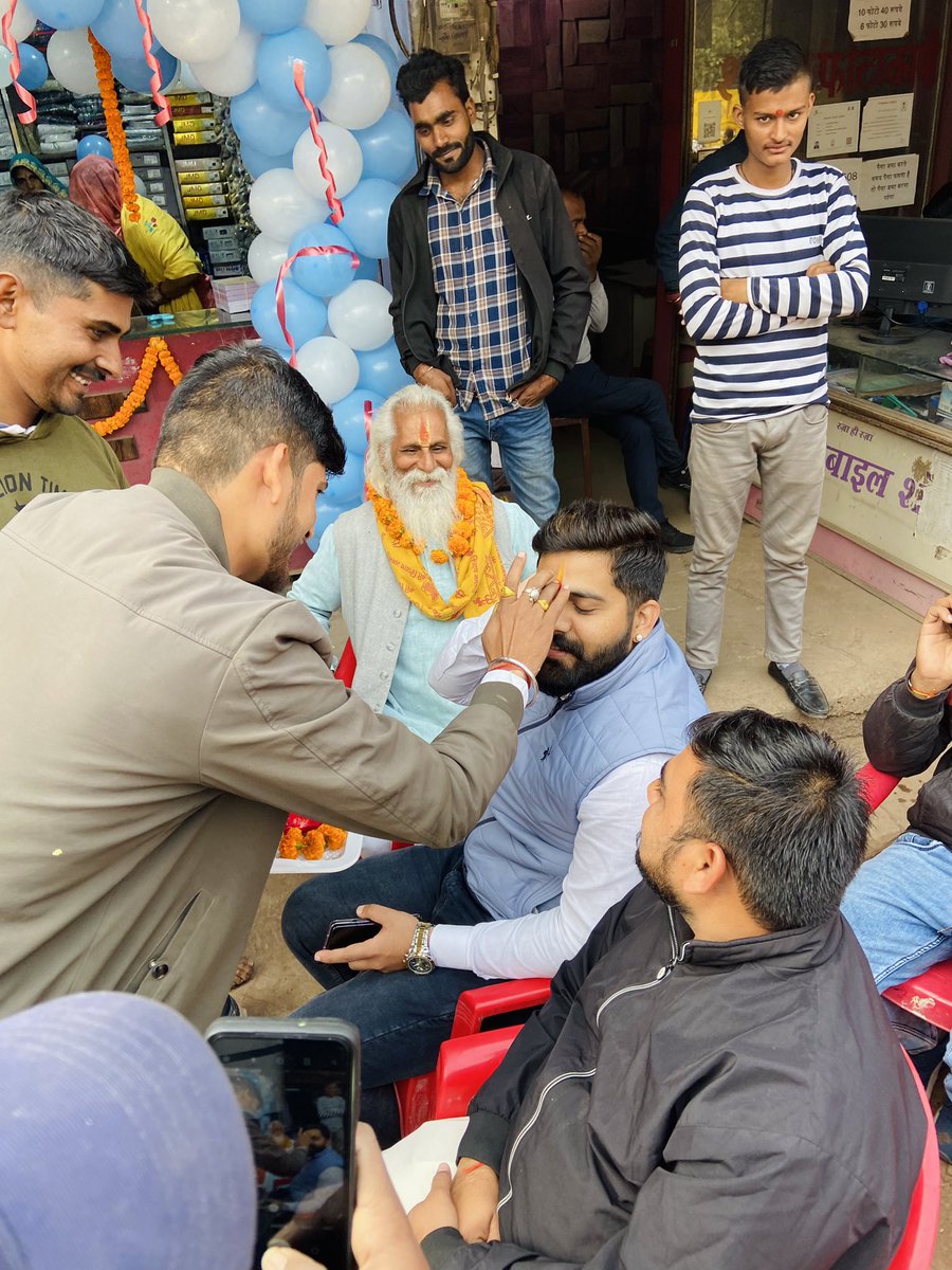 shubhambjpsatna's tweet photo. सतना, स्टेशन रोड पर 
"U.R ट्रेंड्स",नवीन प्रतिष्ठान के शुभारंभ अवसर पर शामिल होकर, संचालक भाई जासु तिवारी जी को शुभकामनाएं दी..
जगत जननी माँ शारदा देवी की कृपा से आपका प्रतिष्ठान उत्तरोतर वृद्धि करें...| https://t.co/8ysd99hFhU