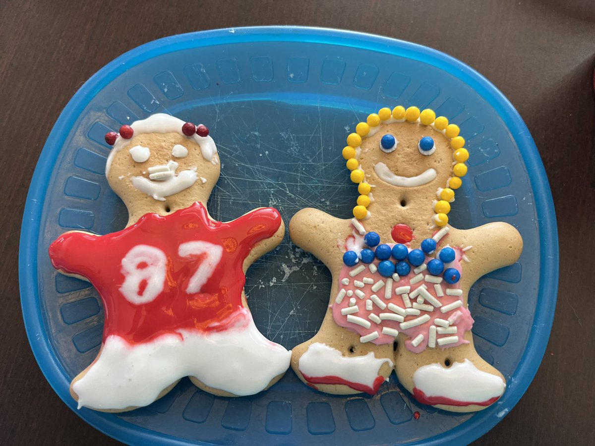CavaJoy's tweet photo. @taylorswift13 Merry Christmas @taylorswift13  &amp; @killatrav88 !! From my 2 daughters 🎄🍪🎁 @taylornation13 @newheightshow https://t.co/9Ymyaw6NOl