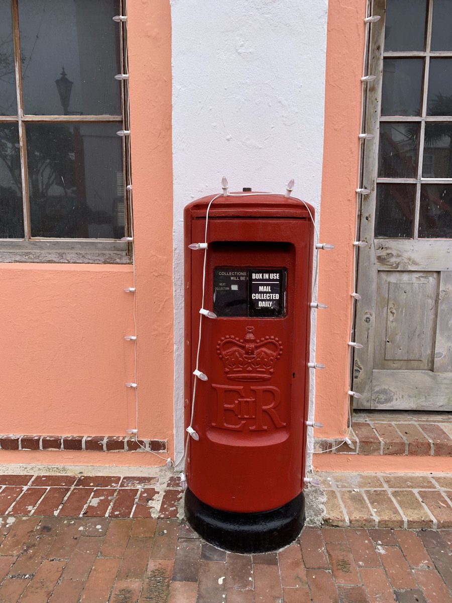 A postbox in the town of St. George, #Bermuda wishes you a Merry Christmas and asserts its continued functionality. #PostboxSaturday