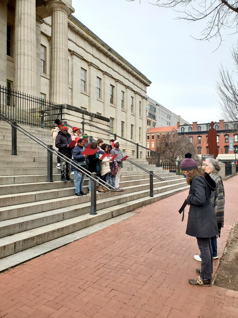 A bit of holiday cheer and song today on the 7th Street NW National Portrait Gallery steps. #BeDowntown