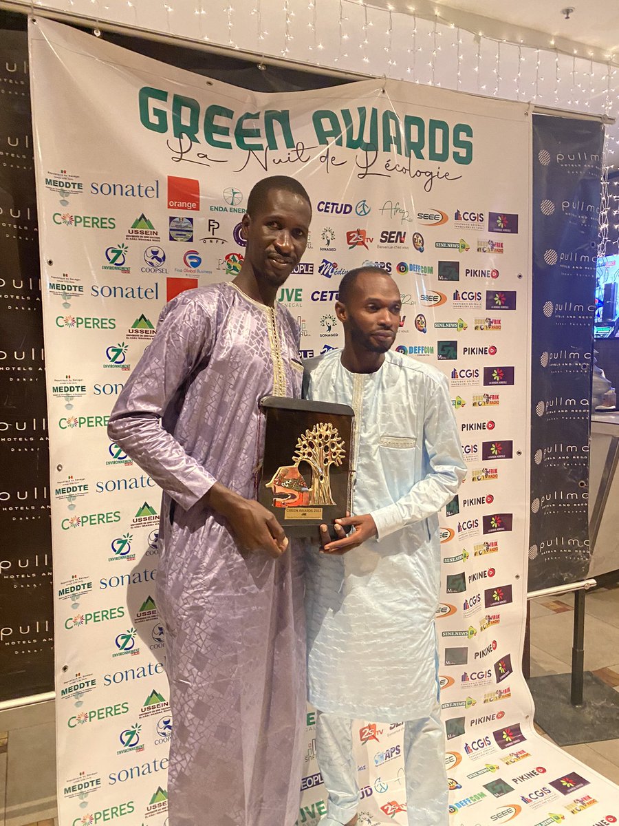 DiengAb21's tweet photo. C’est avec un grand plaisir que nous avons reçu le Prix Éducation Environnementale lors des #GreenAwards organisé par le groupe #Calabasse_consulting. @Jve_Senegal remercie c’est partenaires @NLinSenegal @savechildrenSN @SUCO_org @Boell_Dakar @UEauSenegal @MinistreEnviro1 #kebetu https://t.co/CCbn71JIos