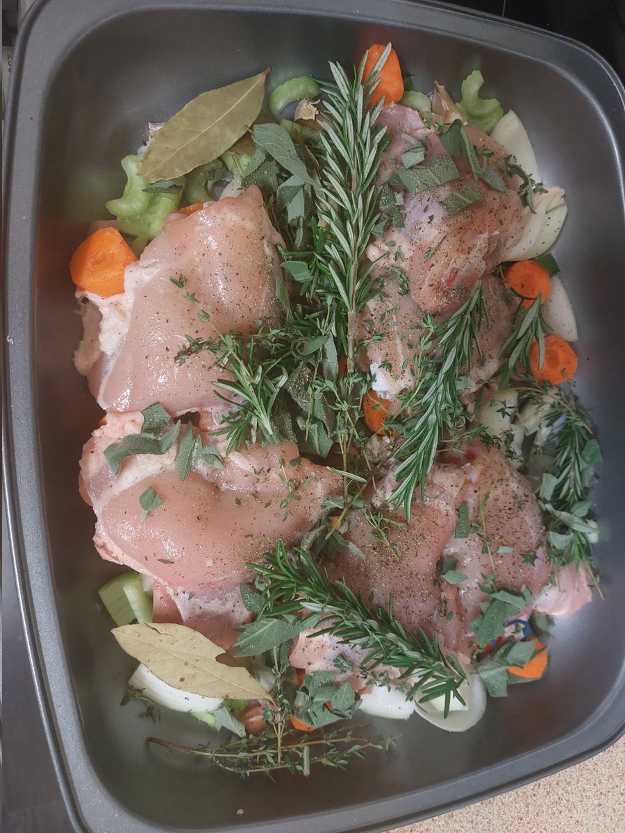 samanthaclemans's tweet photo. OK  @jamieoliver I am attempting your gravy for our special Christmas this year.. wish me luck...🙏 https://t.co/IxZTMtKAe1