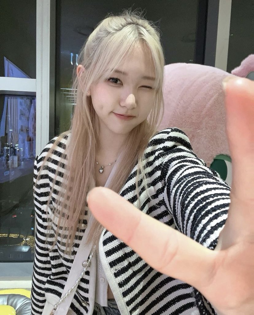 huiyeonsource's tweet photo. 231224 | Huiyeon Instagram update 

“✨ℳℯ𝓇𝓇𝓎 𝒞𝒽𝓇𝒾𝓈𝓉𝓂𝒶𝓈 ℰ𝓋ℯ🎄🎅”

#휘연 #HUIYEON https://t.co/vKvB9gFmGN