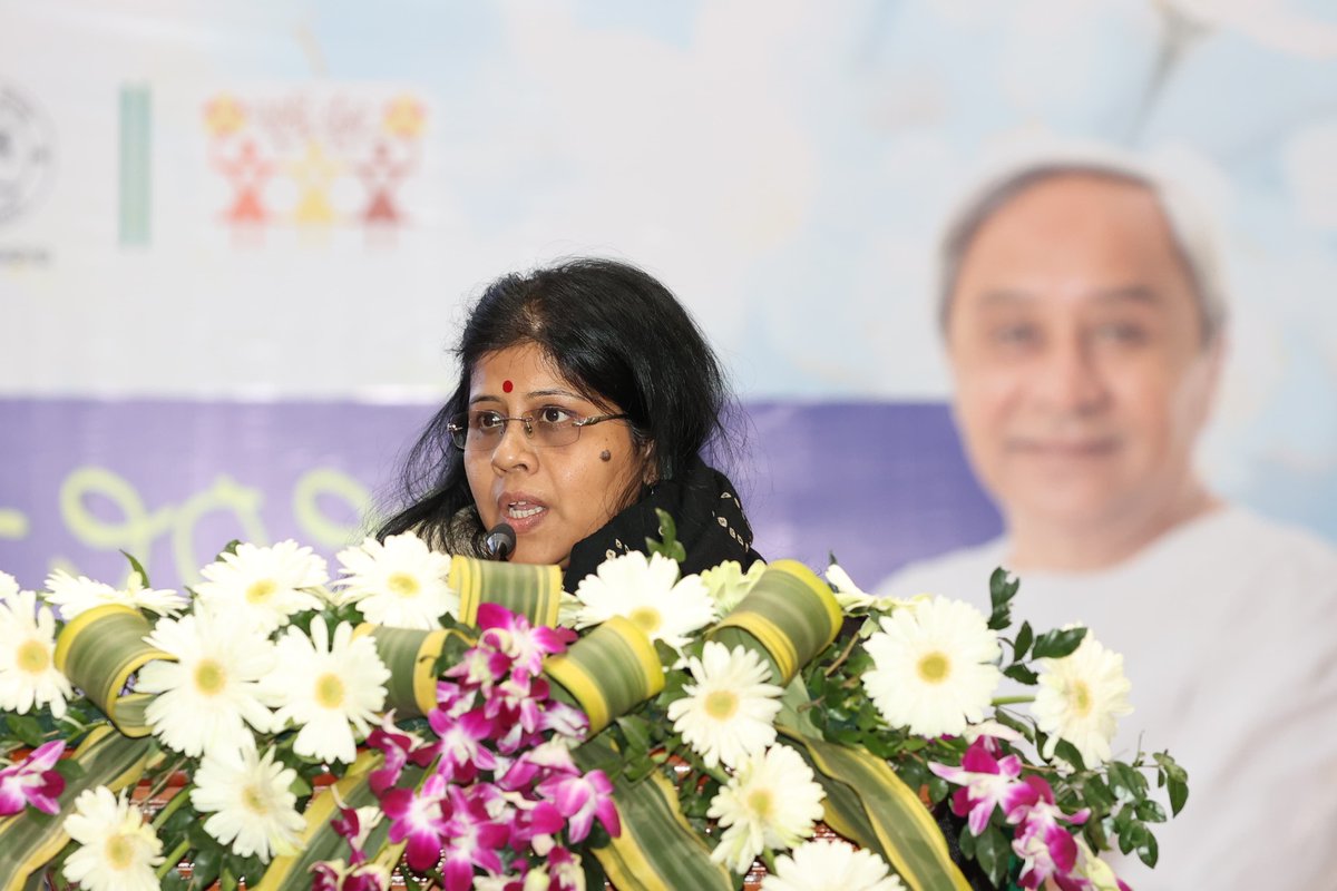 scstdevdept's tweet image. Smt Roopa Roshan Sahoo, Commissioner-cum-Secretary, ST &amp;amp; SC Development, M&amp;amp;BCW Department, extends a warm welcome to everyone present at the felicitation ceremony of Zonal #Sargiful-2023 winners, emphasising the incredible talents of #tribal students.

1/2