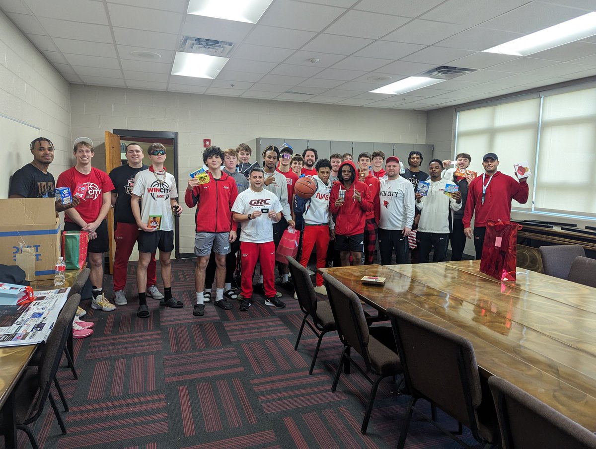 WinCity_BBall's tweet photo. We had a great time celebrating with our annual Christmas Gift Exchange! 
From our family to yours, Merry Christmas from GRC Basketball 🎄. https://t.co/S17oLadrbC
