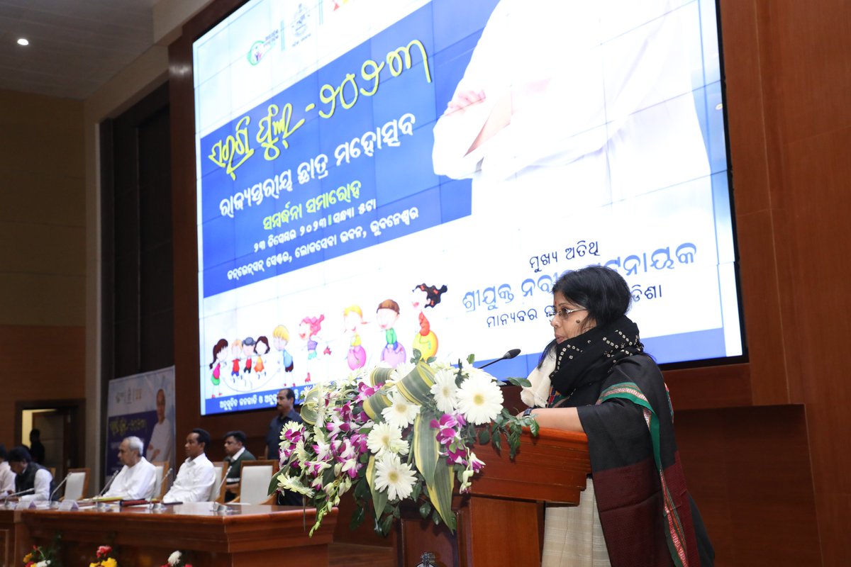 scstdevdept's tweet image. Smt Roopa Roshan Sahoo, Commissioner-cum-Secretary, ST &amp;amp; SC Development, M&amp;amp;BCW Department, extends a warm welcome to everyone present at the felicitation ceremony of Zonal #Sargiful-2023 winners, emphasising the incredible talents of #tribal students.

1/2