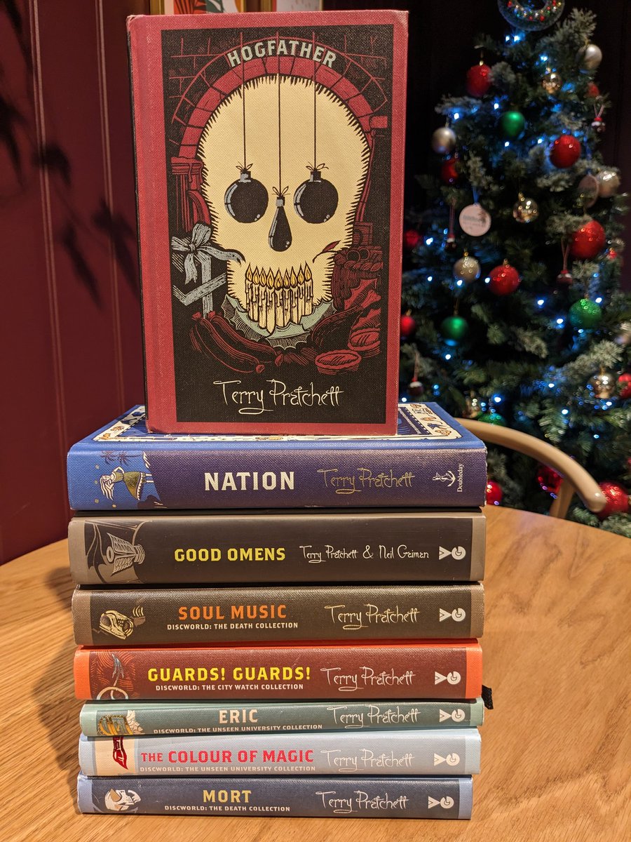 WaterstonesAlty's tweet photo. Our #AltyAdvent today is one for the Pratchett fans amongst you!
We've got the new short story collection 'A Stroke of the Pen'as well as stylish hardback editions of lots of the Discworld favourites.
Rachael is currently rereading Hogfather &amp; highly recommends this festive read! https://t.co/3Ub9Clzx6Z