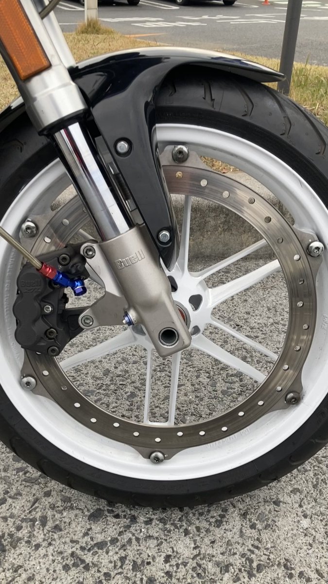 proarmhornet's tweet photo. #純正ホイール流用図鑑
フロントはBUELL XB9R
リアはHONDA VFR800F
どっちも純正っぽくない細スポークでカッコいい‼️
#ホーネット250
#VFR800F
#XB9R https://t.co/PIltZLim1H