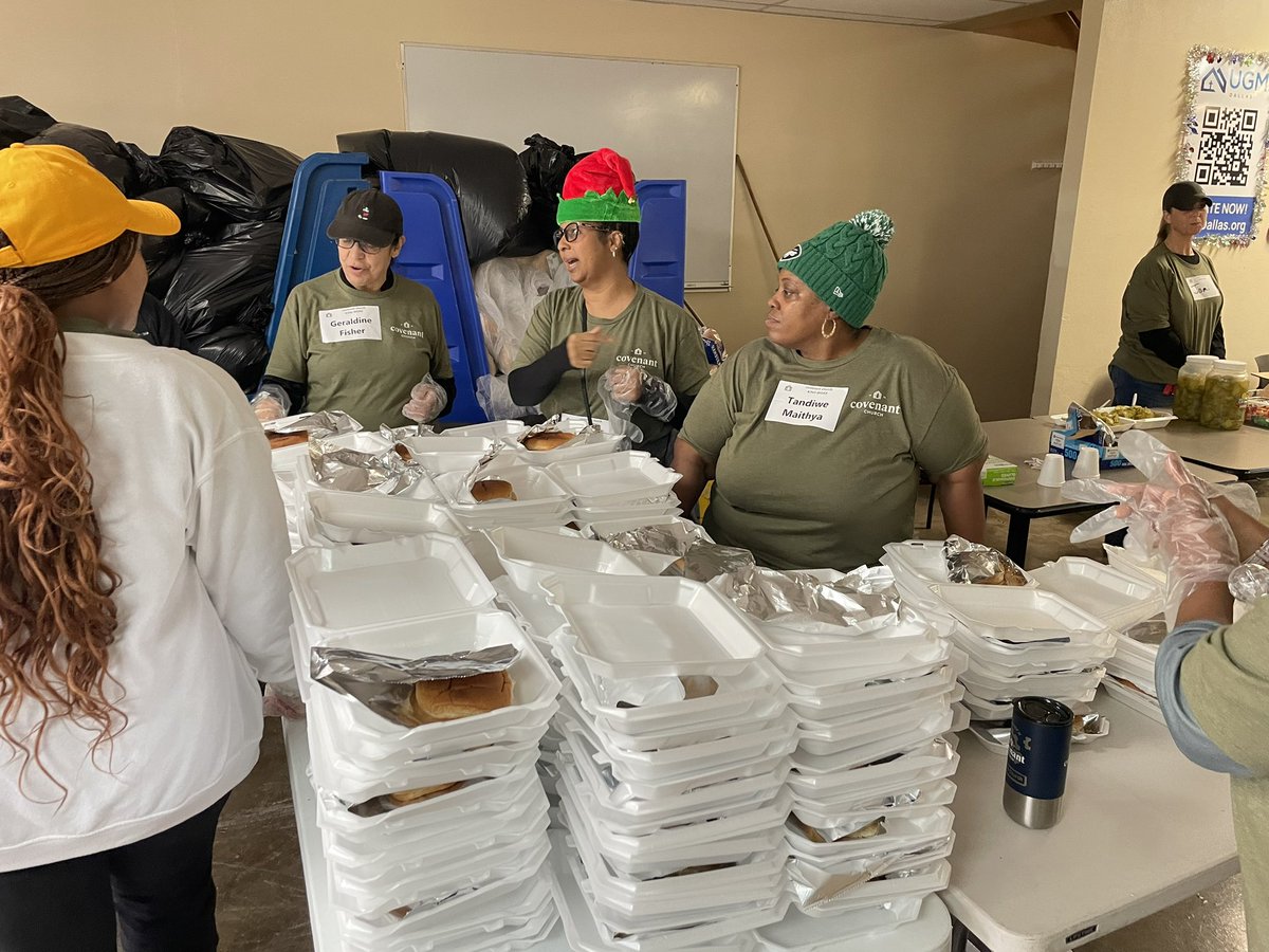 JouetDaniels's tweet photo. We served meals to hundreds today, two times over!! A Merry Christmas indeed! #Kindworx #WeWreTheChurch #CovenantChurch https://t.co/If5OpwFVBr