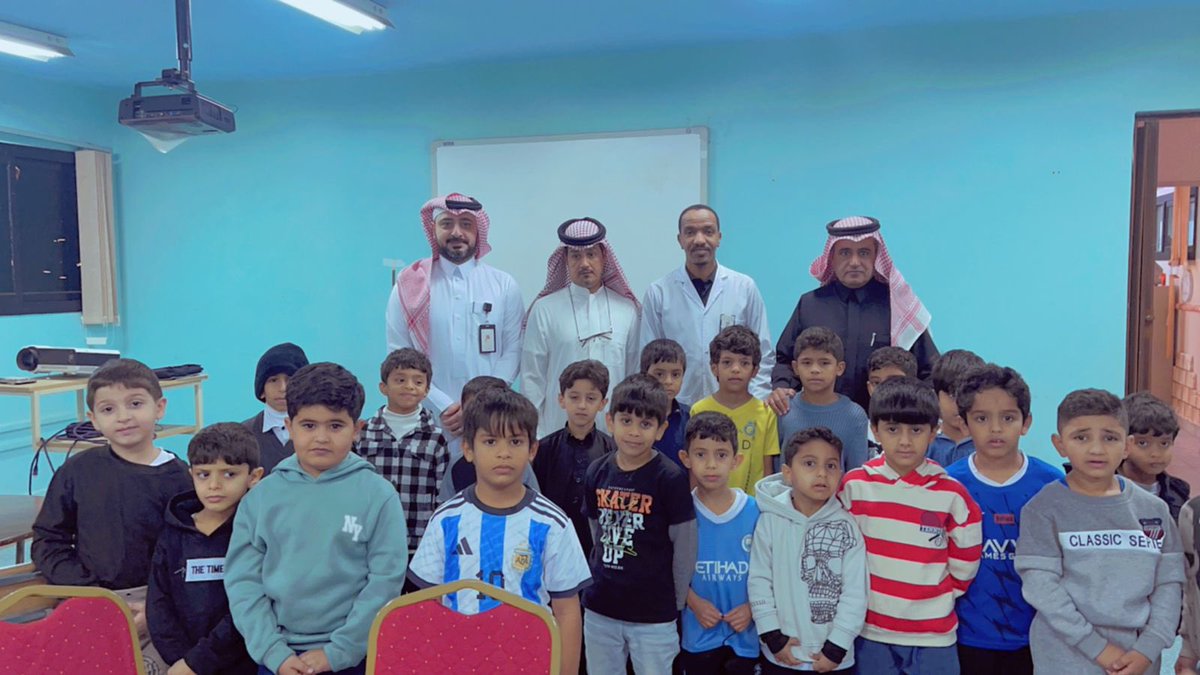 WajehHealth's tweet photo. زيارة لمدرسة الحارث بن نوفل من قبل الصحة المدرسية بالقطاع الصحي بالوجه وعمل الفحص الاستكشافي للصف  ( الاول ابتدائي والرابع ابتدائي ) https://t.co/CS98vcaWEB