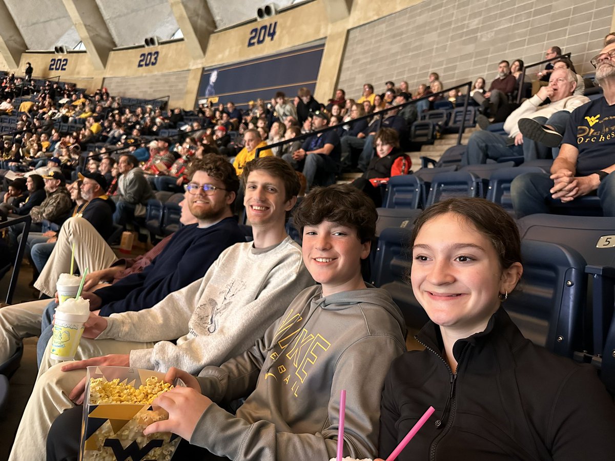 TyVelde's tweet photo. Cousins! #WVUGame https://t.co/qOiS7b2OCt