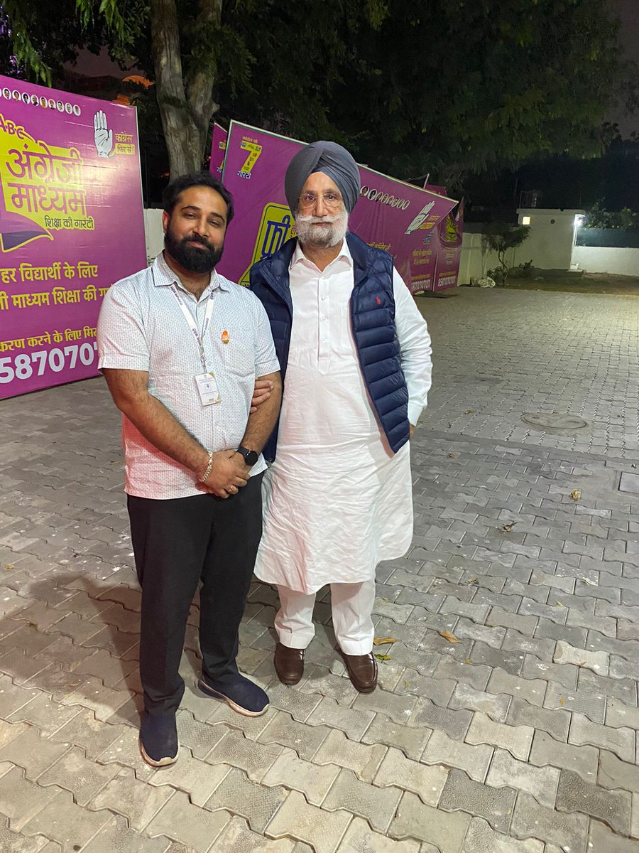 _himanshuinc's tweet photo. सीडब्ल्यूसी के जनरल सेक्रेटरी आदरणीय सुखजिंदर सिंह रंधावा जी को राजस्थान का फिर से प्रभारी बनने पर हमारी ओर से बहुत-बहुत शुभकामनाएं। @Sukhjinder_INC https://t.co/WnK5qzqWFn